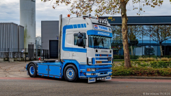 20251019-Tom-Holding-00487